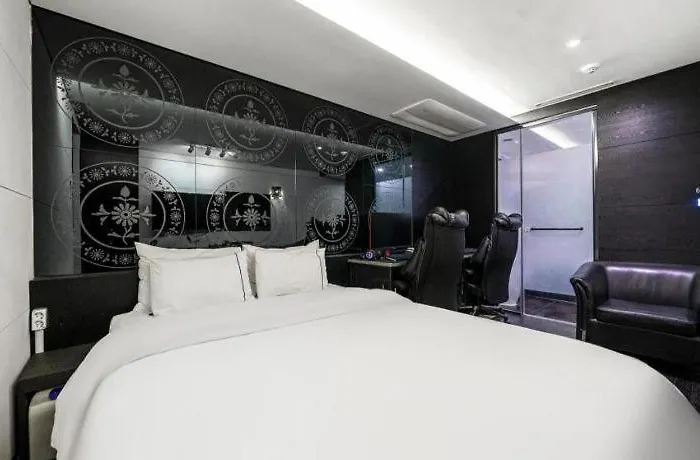 Cullinan And Motel Seoul