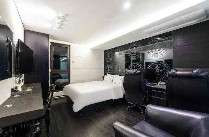 Cullinan And Motel Seoul