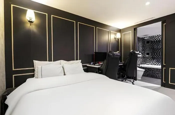 Cullinan And Motel 3*