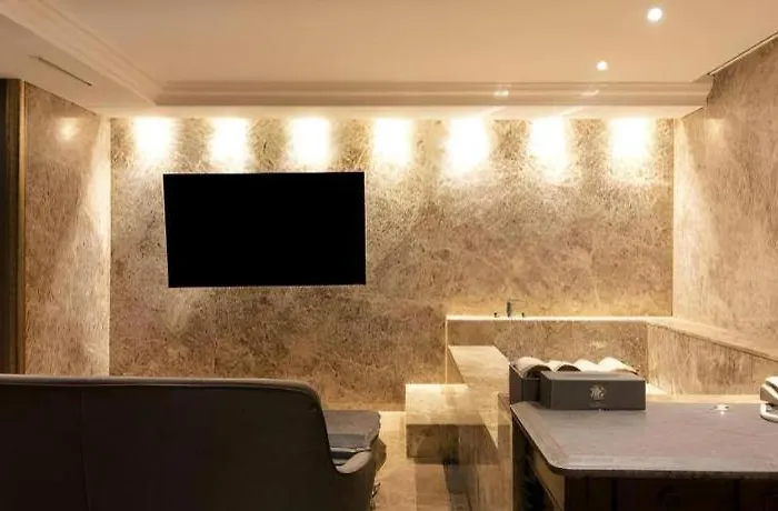 Cullinan And Motel Seoul