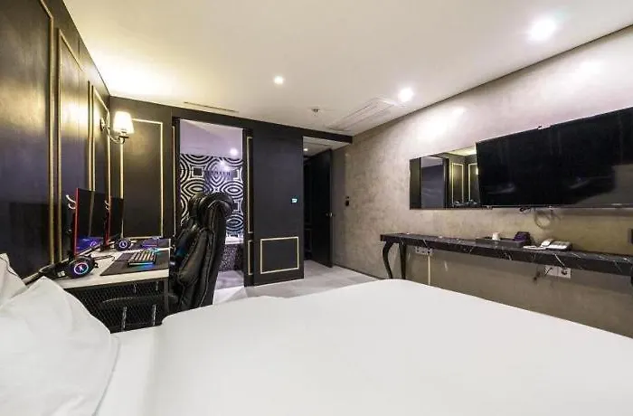 Cullinan And Motel Seoul