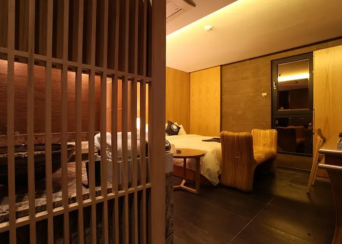 Motel Cullinan And Seoul